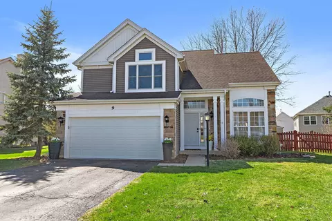 9 Royal Oak Ct, Lake In The Hills, IL 60156