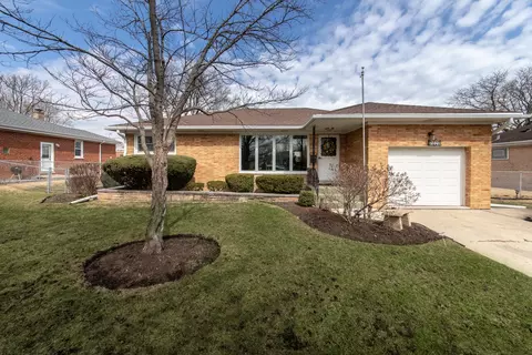 7020 W Jonquil Ter, Niles, IL 60714