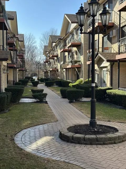 5155 N East River Rd #116E, Chicago, IL 60656