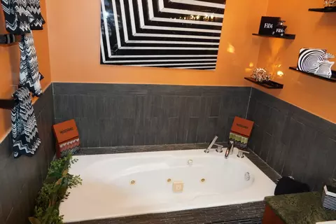 Bath - 2108 E 93rd St, Chicago, IL 60617 photo 6 of 7