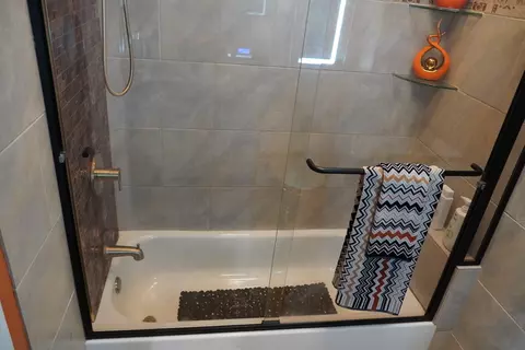 Bath - 2108 E 93rd St, Chicago, IL 60617 photo 5 of 7