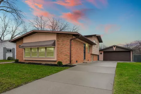 307 Virginia Ave, Glenwood, IL 60425