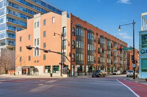 79 E 16th St #3, Chicago, IL 60616