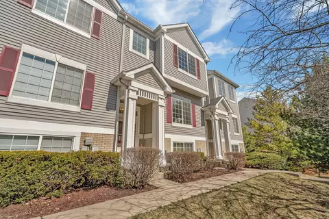 122 Enclave Cir #D, Bolingbrook, IL 60440