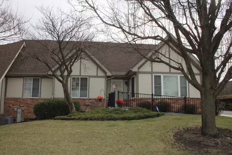 1660 Willow Circle Dr, Crest Hill, IL 60403