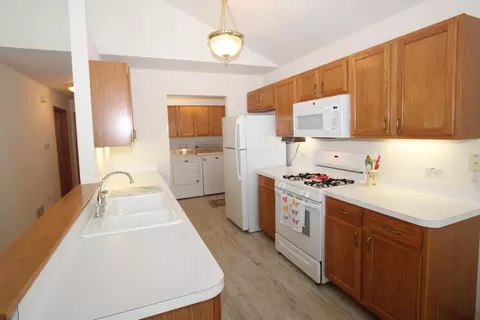 1660 Willow Circle Dr, Crest Hill, IL 60403 photo 13