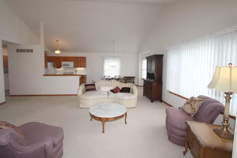 1660 Willow Circle Dr, Crest Hill, IL 60403 photo 7
