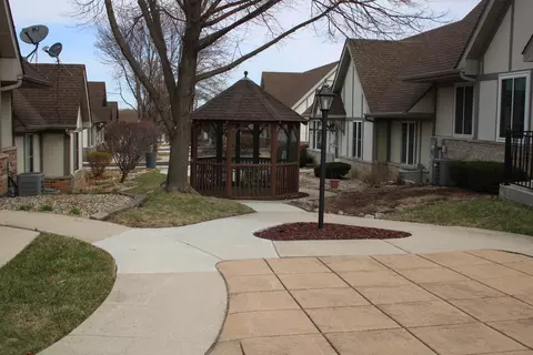 1660 Willow Circle Dr, Crest Hill, IL 60403 photo 4