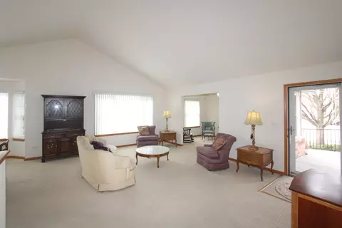 1660 Willow Circle Dr, Crest Hill, IL 60403 photo 6