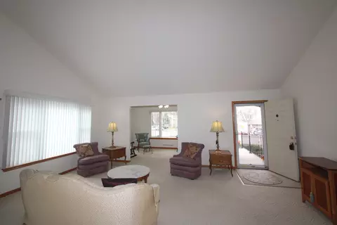 1660 Willow Circle Dr, Crest Hill, IL 60403 photo 9