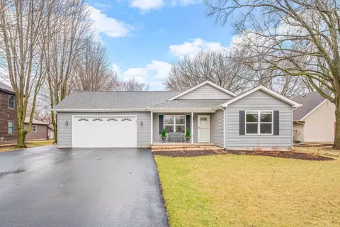 695 Lasalle Dr, Lake Holiday, IL 60552
