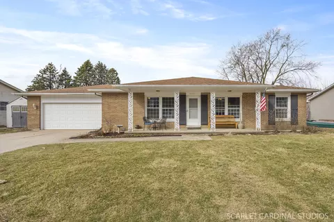 375 N Pine St, Waterman, IL 60556