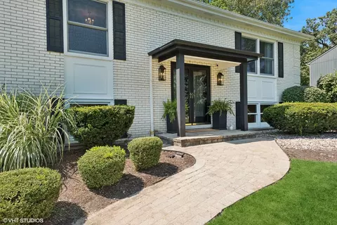 3 N260 W Mary Ln, Saint Charles, IL 60175