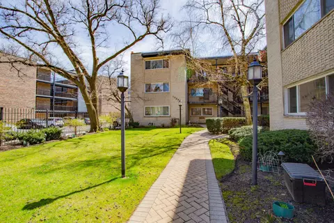 1325 W Birchwood Ave #2A, Chicago, IL 60626