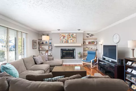 Living - 6458 Cape Cod Ct, Lisle, IL 60532 photo 5 of 5