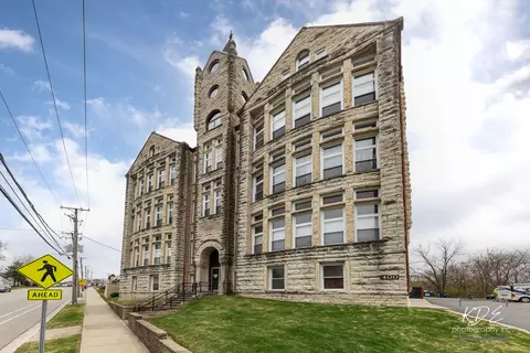 400 Mccarthy Rd #203, Lemont, IL 60439