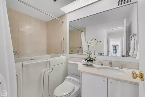 100 E Huron St #1202, Chicago, IL 60611 photo 10
