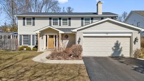 70 Marion Ave, Lake Forest, IL 60045