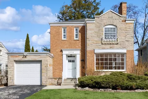 2038 Greenwood Ave, Wilmette, IL 60091