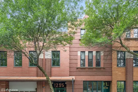 1235 W George St #215, Chicago, IL 60657