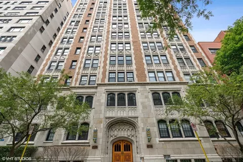 2920 N Commonwealth Ave #8B, Chicago, IL 60657