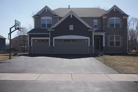 2724 Plante Rd, North Aurora, IL 60542