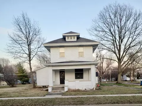 425 Division St, Chenoa, IL 61726
