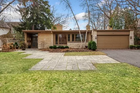 136 Lakewood Pl, Highland Park, IL 60035