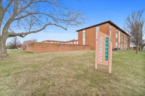 10 Willedrob Dr #7, Bloomington, IL 61701