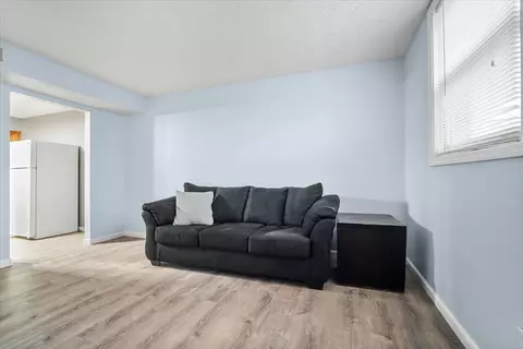Living - 10 Willedrob Dr #7, Bloomington, IL 61701 photo 1 of 2
