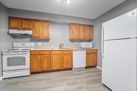 Kitchen - 10 Willedrob Dr #7, Bloomington, IL 61701 photo 3 of 3
