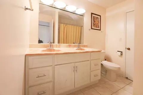 Bath - 317 Partridge Ln, Wheeling, IL 60090 photo 1 of 3