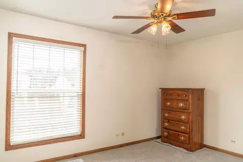 Bedroom - 264 E Country Dr, Bartlett, IL 60103 photo 1 of 3