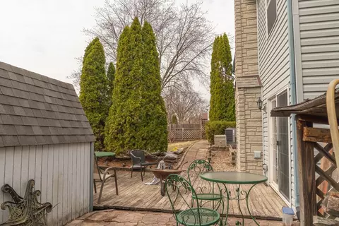 Exterior - 264 E Country Dr, Bartlett, IL 60103 photo 2 of 3