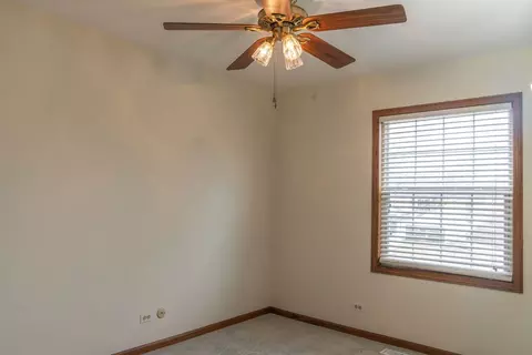 Bedroom - 264 E Country Dr, Bartlett, IL 60103 photo 3 of 3