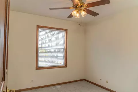 Bedroom - 264 E Country Dr, Bartlett, IL 60103 photo 2 of 3