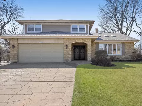 11203 Arrowhead Trl, Indian Head Park, IL 60525