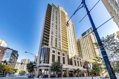 635 N Dearborn St #2103, Chicago, IL 60654