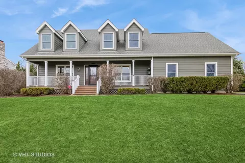 1410 Spring Hill Dr, Algonquin, IL 60102