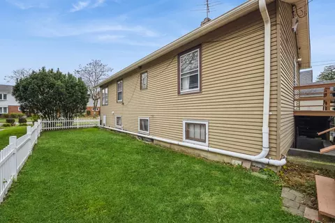 Exterior - 192 E Burlington St, Riverside, IL 60546 photo 3 of 4
