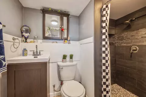 Bath - 192 E Burlington St, Riverside, IL 60546 photo 2 of 2