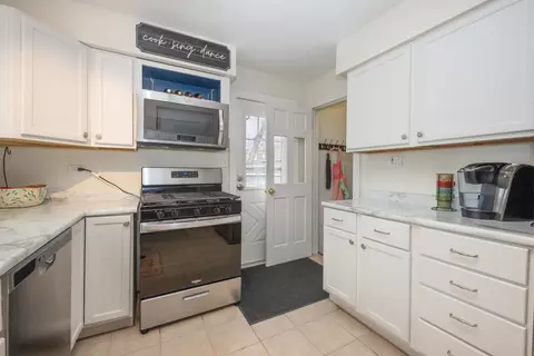 Kitchen - 192 E Burlington St, Riverside, IL 60546 photo 2 of 3