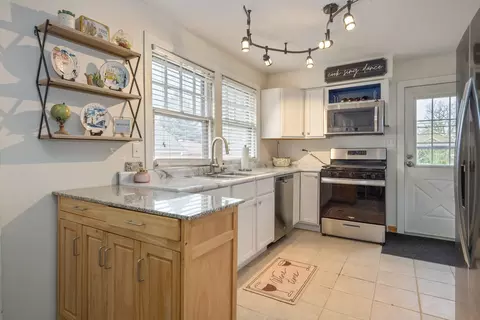 Kitchen - 192 E Burlington St, Riverside, IL 60546 photo 1 of 3