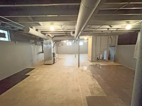 Undisclosed, Chicago, IL 60628 photo 12