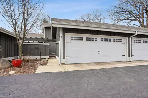 15 W Windsor Ct, Sugar Grove, IL 60554