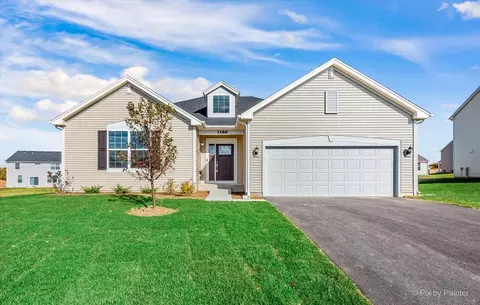 101 Prairie St E, Hinckley, IL 60520