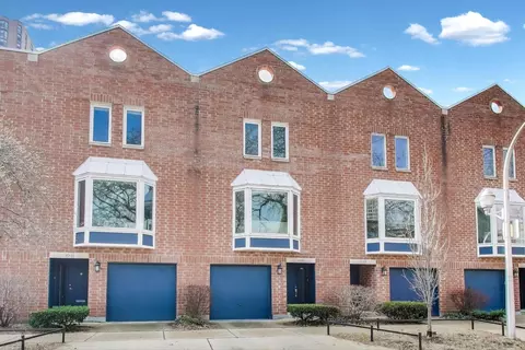 1043 W Berwyn Ave, Chicago, IL 60640