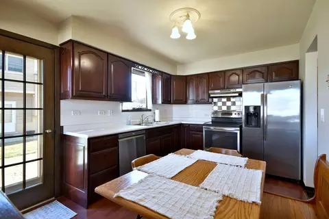 Kitchen - 834 N Adele St, Elmhurst, IL 60126 photo 2 of 3