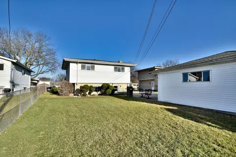 Exterior - 834 N Adele St, Elmhurst, IL 60126 photo 3 of 4