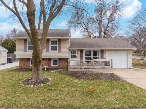1400 Kingsridge Dr, Normal, IL 61761